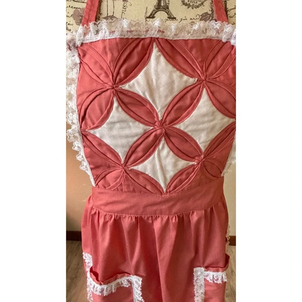 Vintage Quilted Apron Coral White Lace Pockets Kitchen Chef Hostess Retro